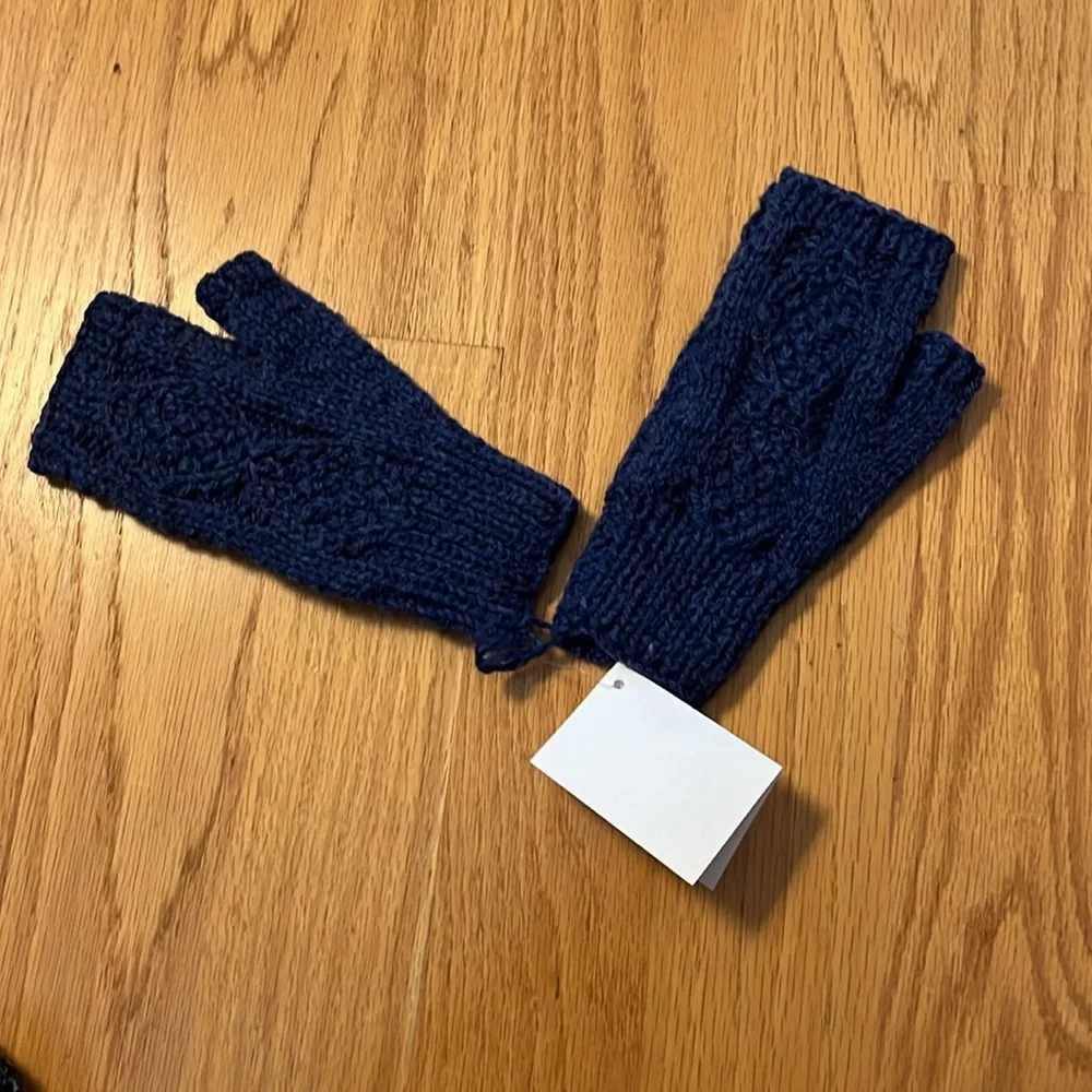 Clan collection handknits fingerless Aran mitts NWT denim blue outlander
